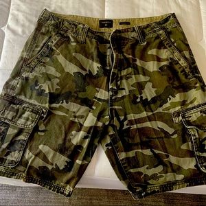 Quiksilver Camo Cargo Shorts size 33
